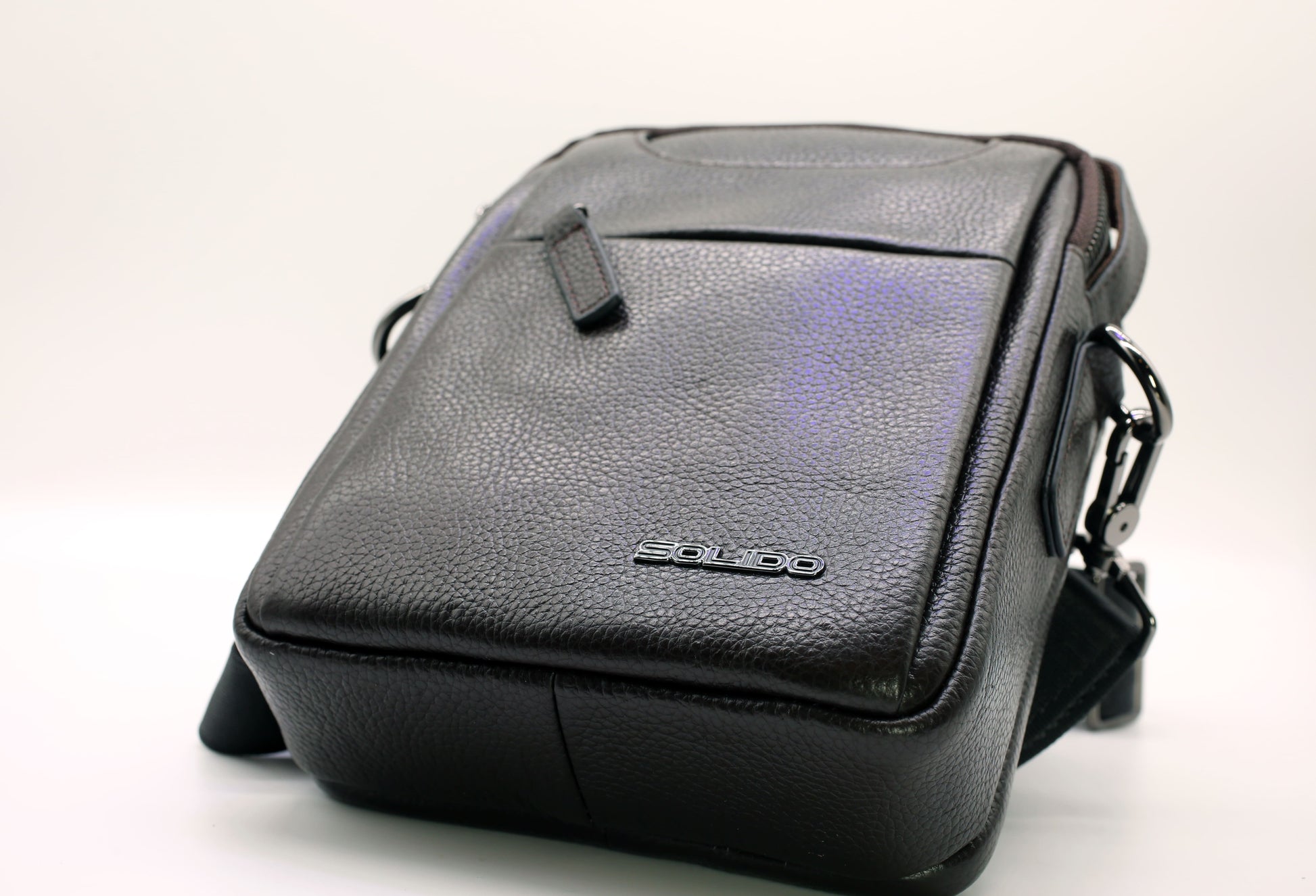 Crossbody tas van gestructureerd leer voor heren, een stijlvolle en praktische keuze.